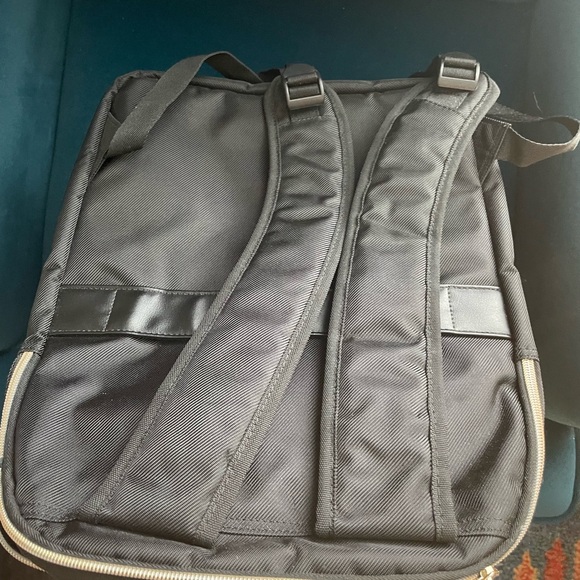 Kenneth Cole Reaction backpack - Picture 4 of 11